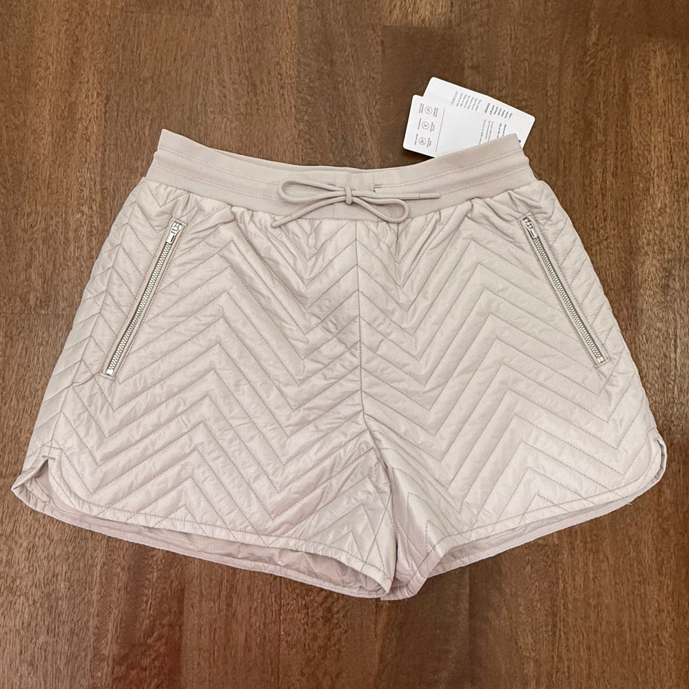 Athleta Apres Ski Short NWT Cream Beige Color size 4 Quilted Puffer